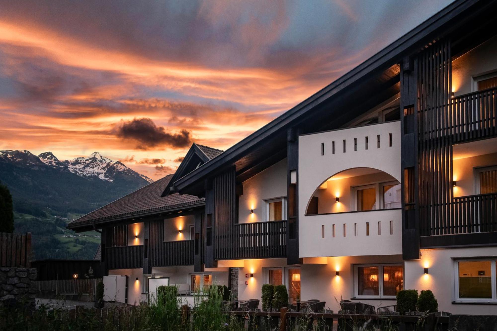 Vitaurina Royal Hotel Mühlen in Taufers Exterior foto